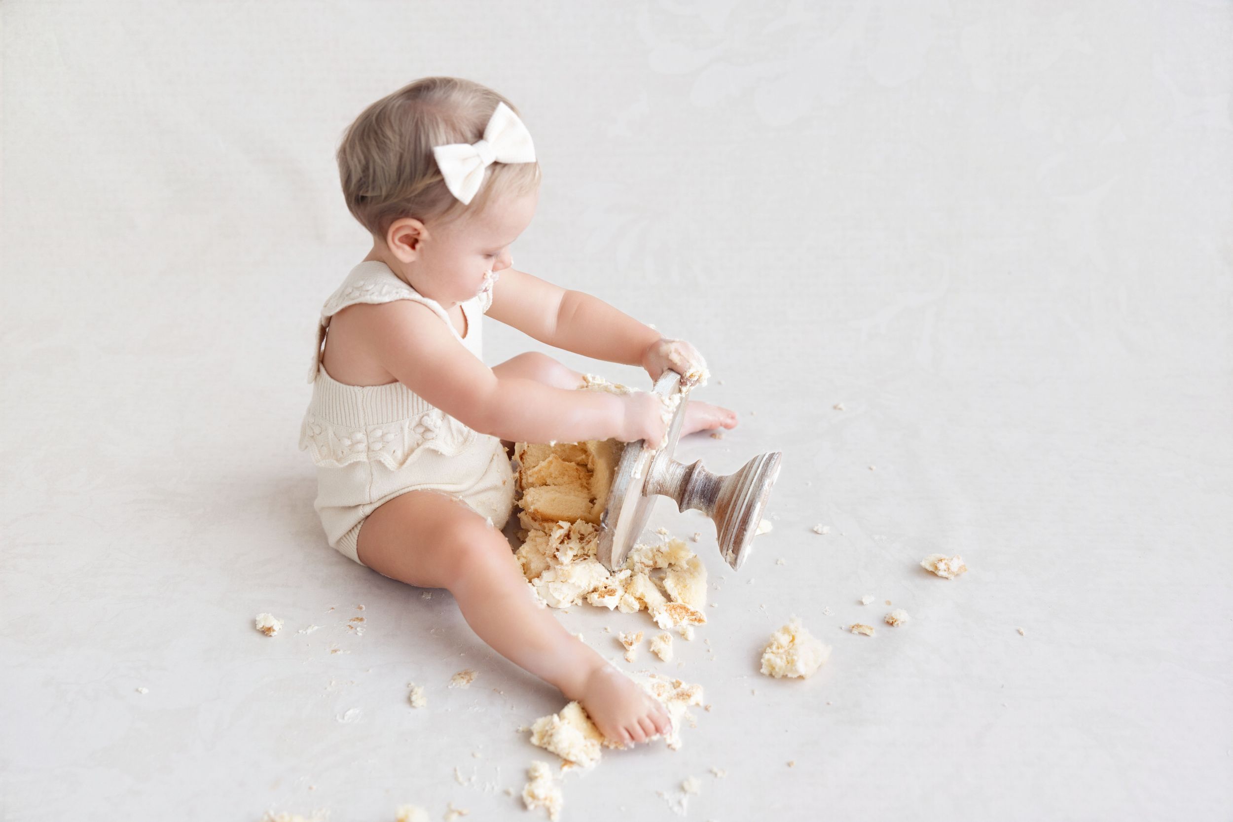 minimalistische cake smash taart in zachte tinten om uit te kiezen