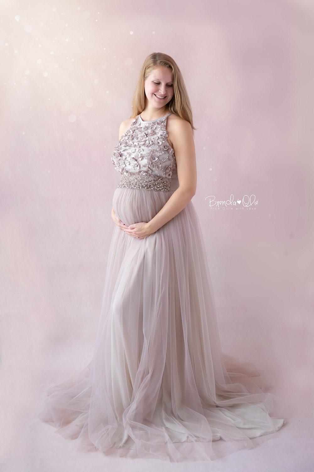 zwangere vrouw fotoshoot met prachtige jurk en glitters